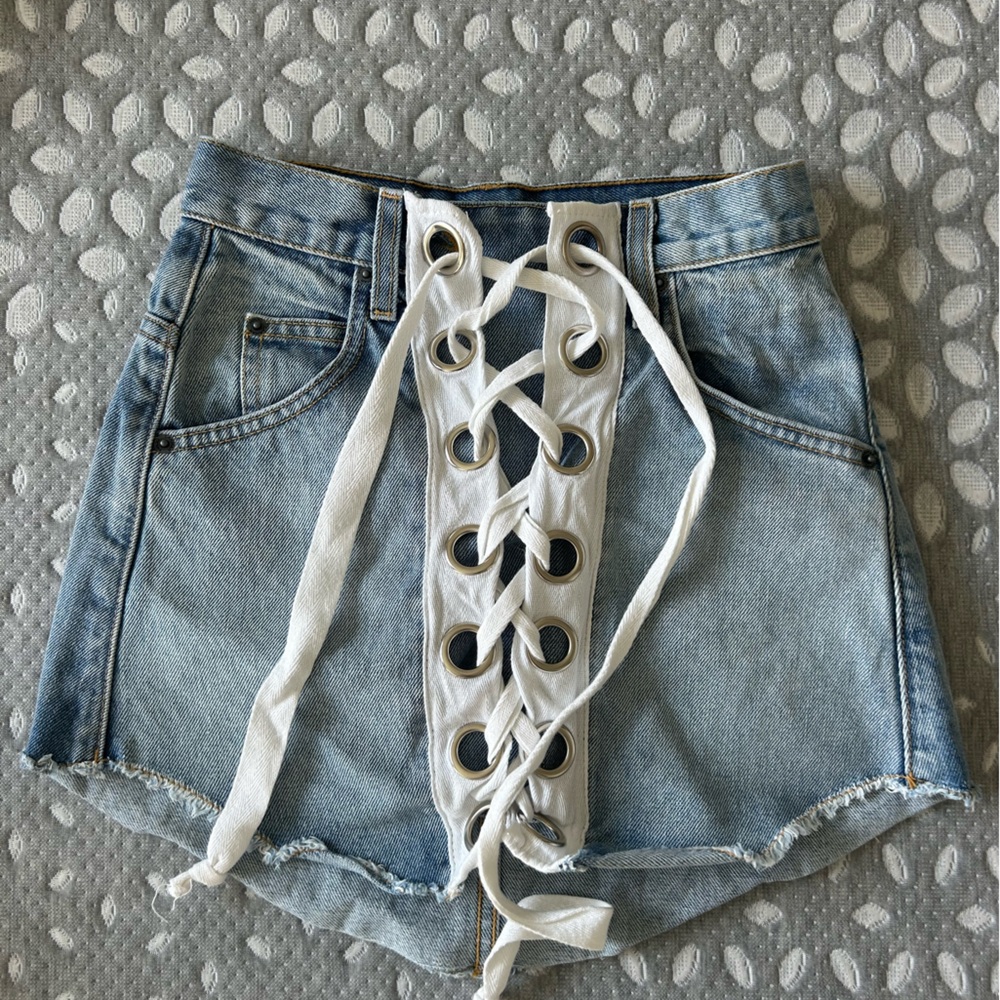 Carmar denim Medium-light wash skirt w/ white lace up tie in the front. Size 24